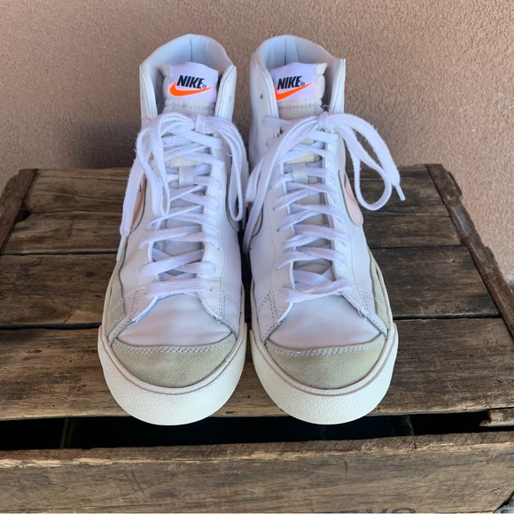 - Nike Men’s Blazer Mid 77 Shoe - Picture 3 of 8